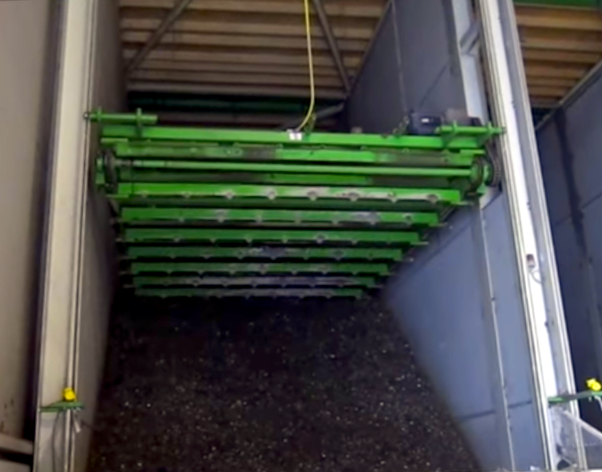 Склад с подвесным транспортером